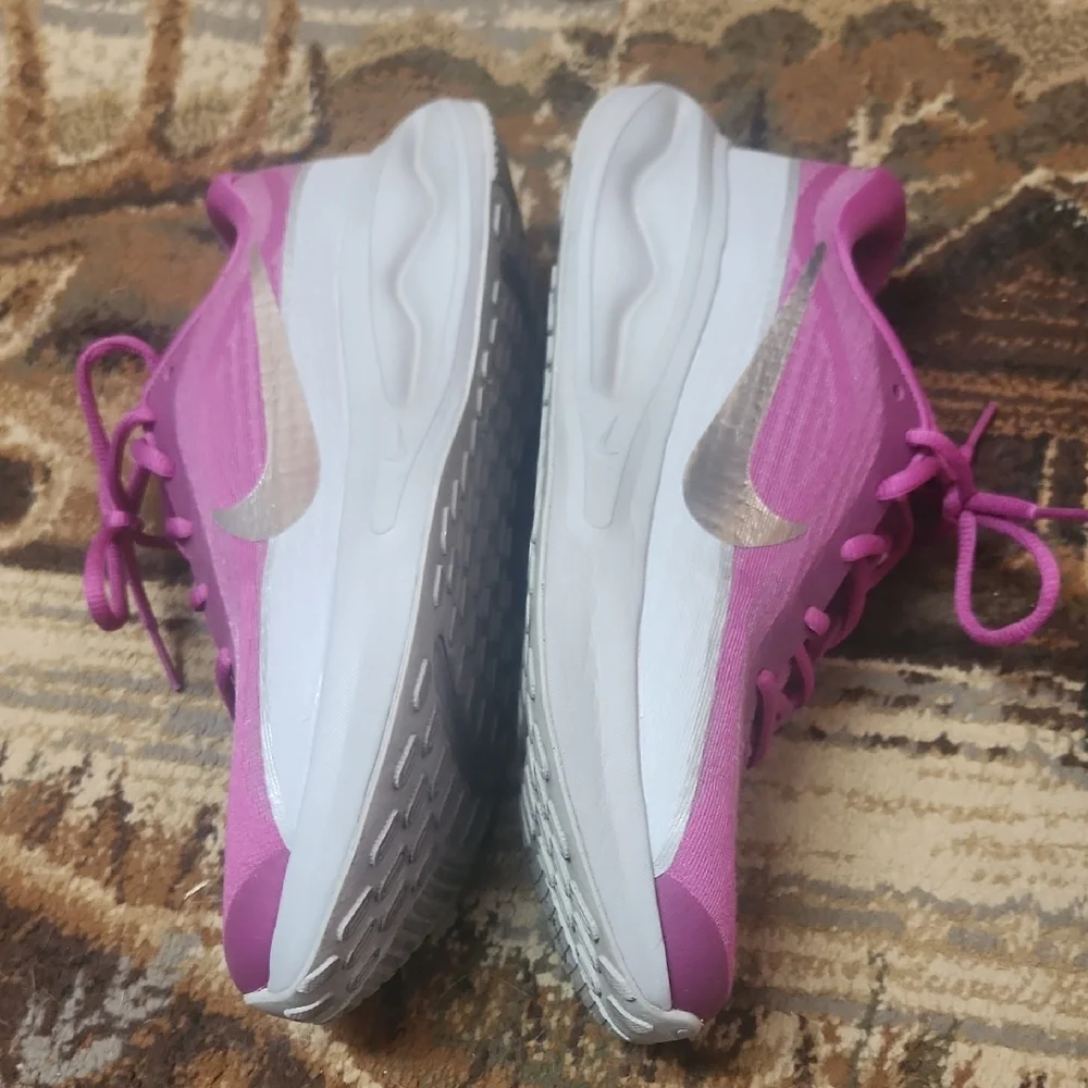 Nike  Jurney Run PRM Women's Vibrant Fusia - Picture 6 of 12